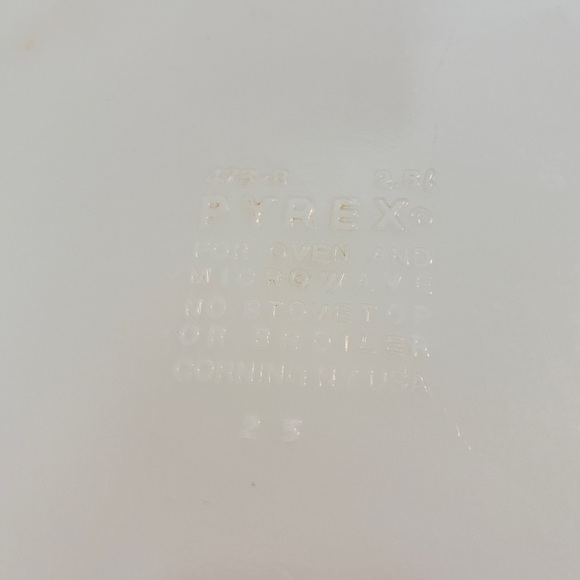 Pyrex Forest Fancies Mushroom 2.5L Casserole Dish Bakeware 475.B - Picture 5 of 5